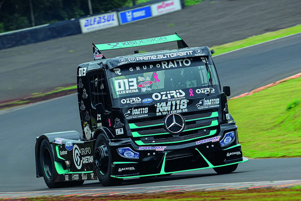 Alex de Andrade Vieira foi o paulista mais bem colocado na temporada do ano passado, classificando em quarto lugar na categoria GT Truck - Foto: Tiago Soares/Divulgação