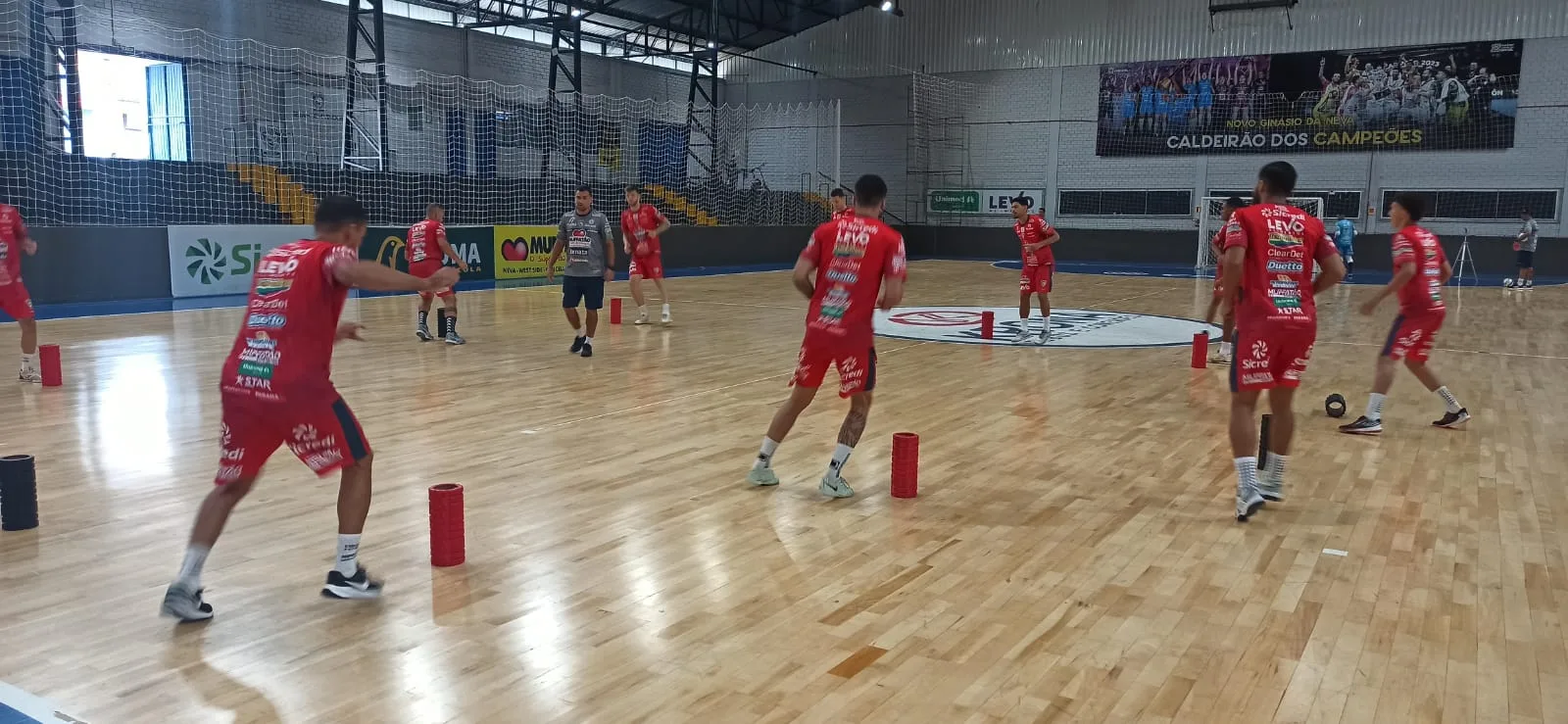 Fique por dentro do amistoso do Cascavel Futsal e da preparação do novo elenco para a temporada de 2025 na Liga Nacional - Foto: Assessoria