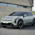 Descubra os novos modelos de Carros da Kia: EV4 e Concept EV2, com design inovador e opções de sedã e hatchback elétricos - Foto: Divulgação