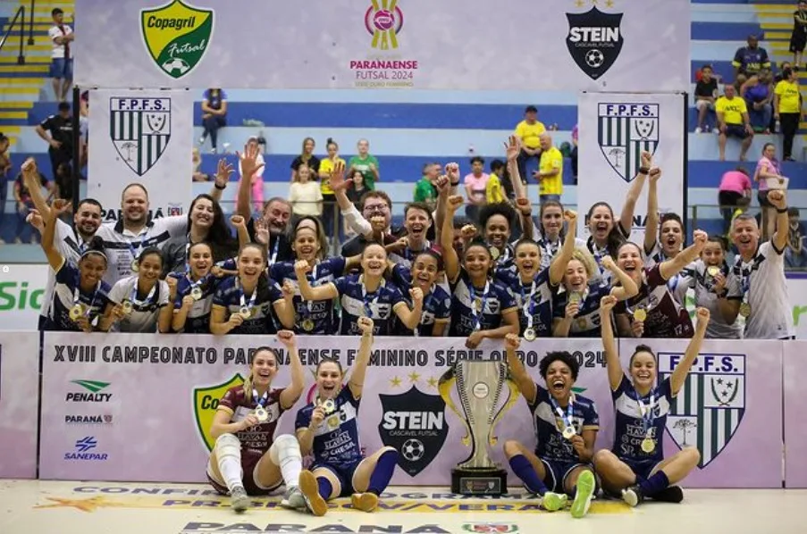 Apresentação do elenco do Stein Cascavel para a temporada de 2025 de futsal feminino. Conheça as novas jogadoras que irão brilhar em campo! - Foto: Divulgação