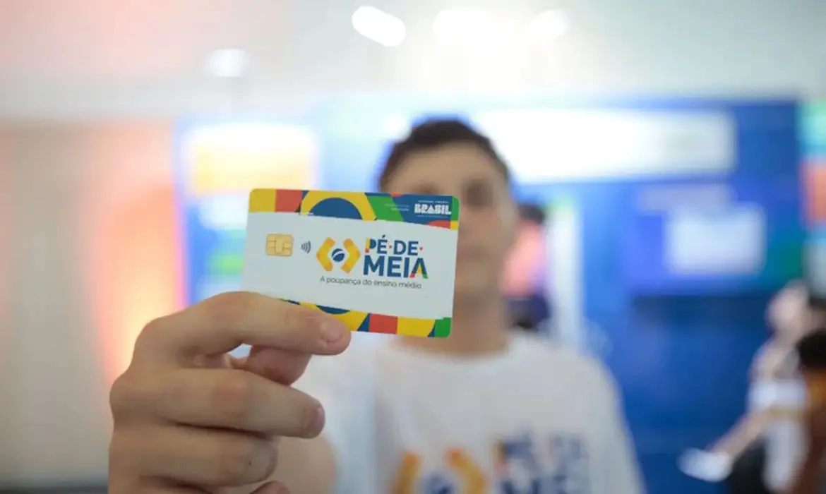 TCE libera pagamentos do programa Pé-de-Meia, essencial para a Educação de estudantes do ensino médio no Brasil - Foto: MEC/Divulgação