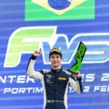 Gabriel Gomez começa o ano com vitória na Formula Winter Series. Saiba mais sobre seu início promissor no automobilismo europeu - Foto: Divulgação