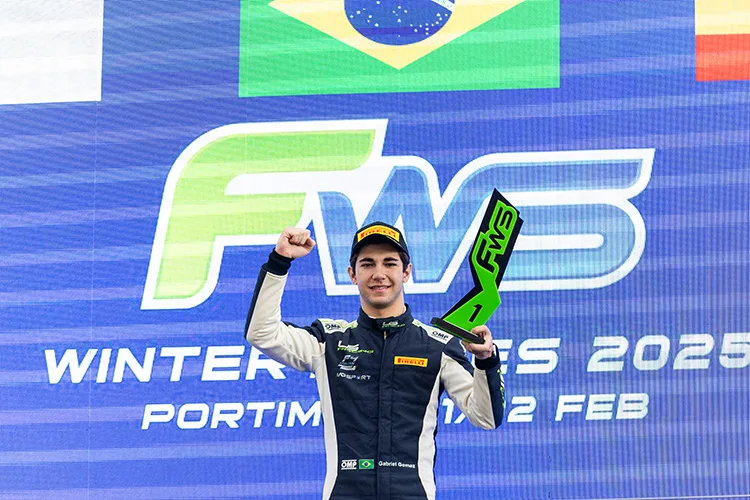 Gabriel Gomez começa o ano com vitória na Formula Winter Series. Saiba mais sobre seu início promissor no automobilismo europeu - Foto: Divulgação