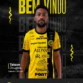 Conheça o novo reforço do FC Cascavel: o zagueiro Taison, com experiência em campeonatos estaduais e agora pronto para os desafios da Serpente - Arte: Assessoria 