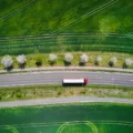 Descubra as variedades de veículos utilizados na agricultura brasileira e como eles impactam a produção rural - Foto: iStock/ ezypix