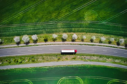 Descubra as variedades de veículos utilizados na agricultura brasileira e como eles impactam a produção rural - Foto: iStock/ ezypix