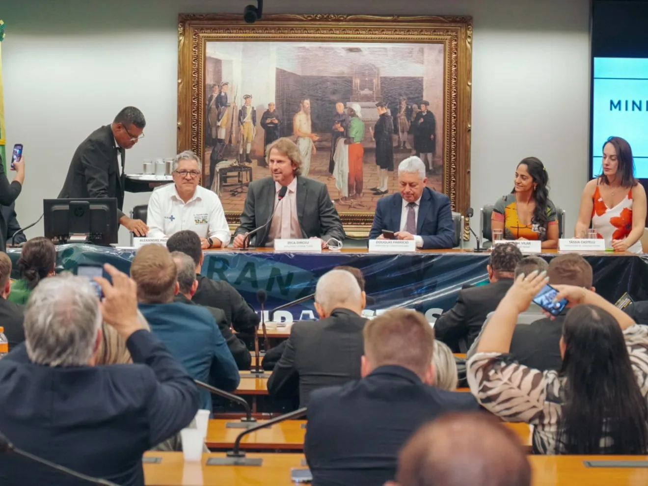 Alexandre Padilha visitará o Paraná na próxima semana para anunciar novos investimentos em saúde Alexandre Padilha visitará o Paraná na próxima semana para anunciar novos investimentos em saúde