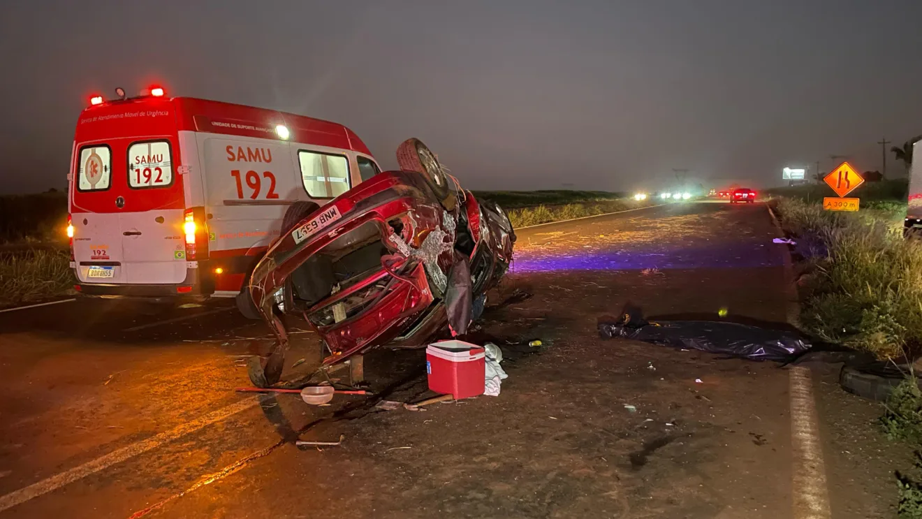Um morto e dois gravemente feridos em capotamento na BR-163