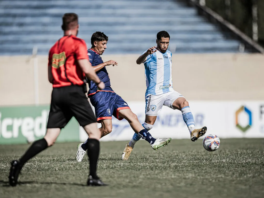 Londrina é o primeiro semifinalista do Paranaense 2025