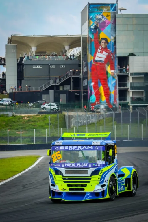 O paulista Daril Amaral se destacou na abertura da temporada em Interlagos, quando conquistou o quinto lugar da F-Truck, depois de largar em 15º - Foto: Lu Flores/Divulgação