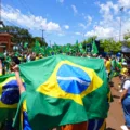 Descubra os detalhes dos protestos da Direita em cidades brasileiras, focando na Política e no apoio ao Projeto de Lei da Anistia - Foto: Reprodução