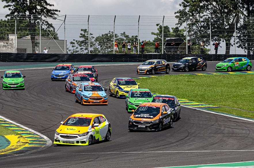 Acompanhe a 2ª etapa da Copa Joy Chevrolet em Interlagos! Descubra tudo sobre os automóveis e a nova dupla na pista - Foto: Divulgação