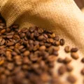 Descubra as previsões para o faturamento dos Cafés do Brasil em 2025, com destaque para o café arábica e robusta - Foto: Wenderson Araujo/Trilux