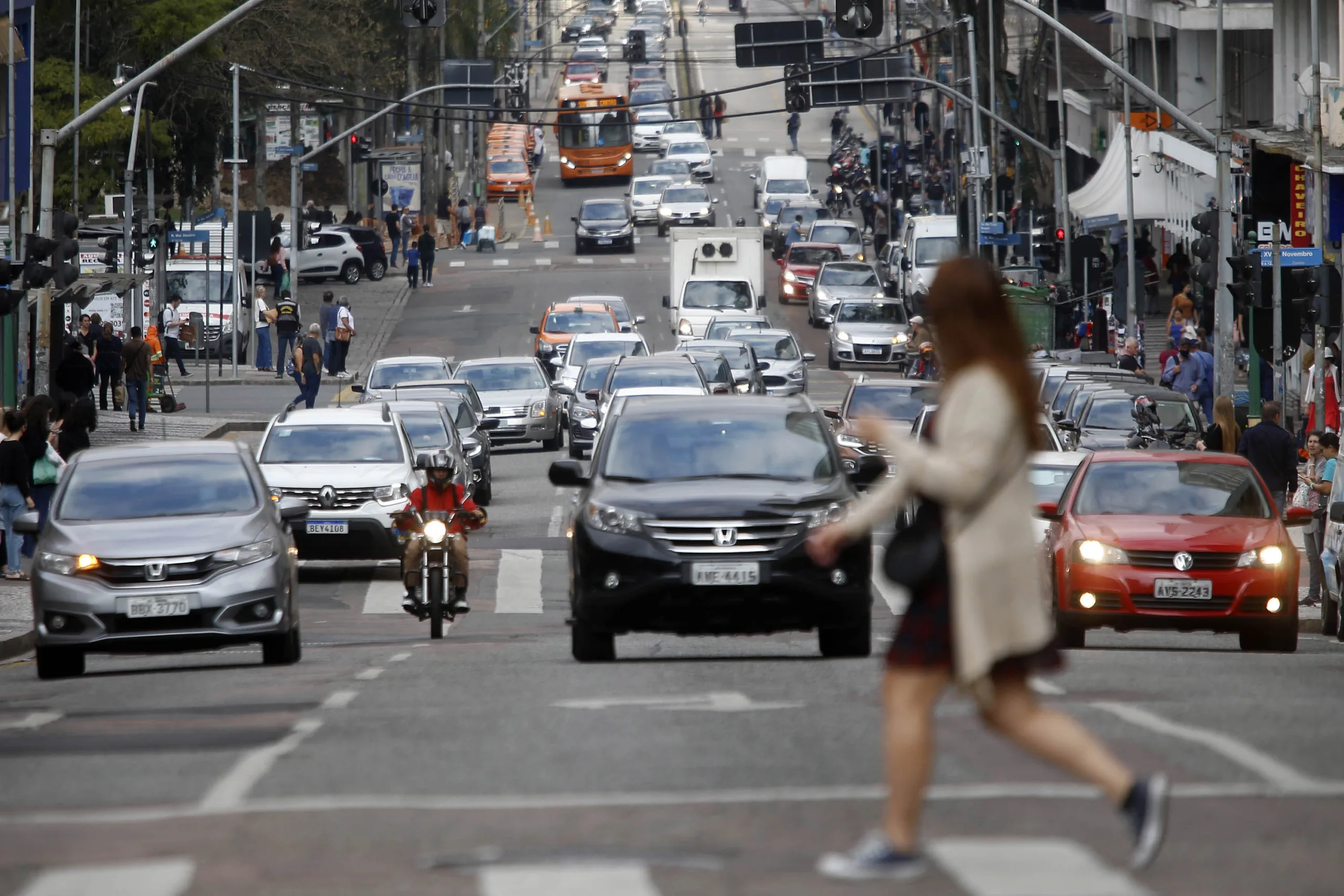 IPVA 2025 já gerou R$ 3,32 bilhões em arrecadação no Brasil. Veja como os contribuintes estão quitando o imposto - Foto: Albari Rosa/AEN