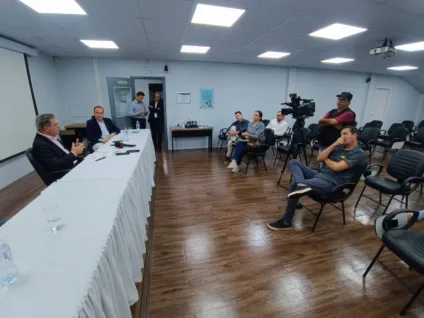 O presidente da ABPA discute temas rurais importantes em Cascavel, ressaltando a cadeia de proteína animal no Paraná - Foto: Vandré Dubiela/O Paraná