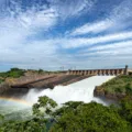 Descubra como os investimentos da Itaipu Binacional impactam a política ambiental no Paraná e promovem soluções sustentáveis - Foto: Rubens Fraulini/Itaipu Binacional