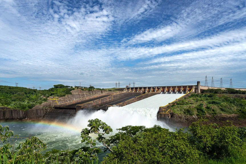 Descubra como os investimentos da Itaipu Binacional impactam a política ambiental no Paraná e promovem soluções sustentáveis - Foto: Rubens Fraulini/Itaipu Binacional