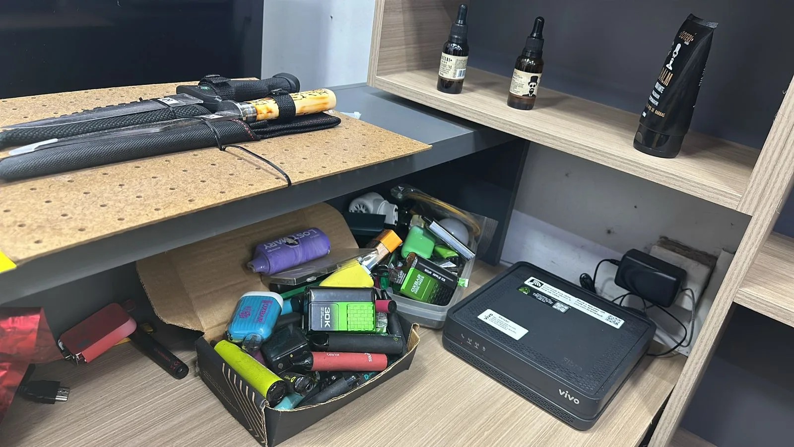 Polícia Federal realiza operação em Cascavel para combater contrabando de cigarros eletrônicos e essências ilegais - Foto: Divulgação