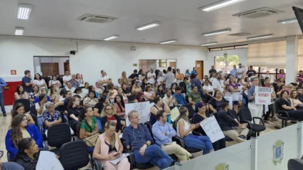 Câmara de Cascavel aprova revogação da lei sobre limite de alunos por sala em meio a protestos de educadores - Foto: Rogério Clérice