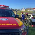 Mulher se feriu em acidente de carro na BR-467 em Cascavel. Saiba mais sobre o que aconteceu e os primeiros atendimentos - Foto: SOT