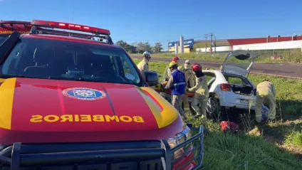 Mulher se feriu em acidente de carro na BR-467 em Cascavel. Saiba mais sobre o que aconteceu e os primeiros atendimentos - Foto: SOT