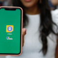 Descubra como regularizar seu título de eleitor no Brasil e garantir sua participação em concursos e retirada de documentos importantes - Foto: Deiviane Linhares/Metrópoles