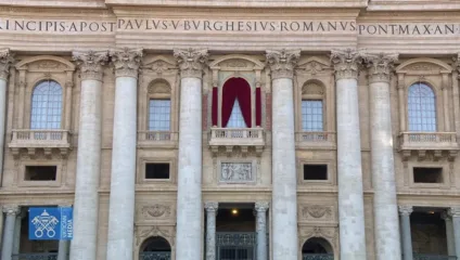 Descubra os detalhes da votação pelo Novo Papa. Acompanhe a fumaça branca que anuncia o novo líder da Igreja Católica - Foto:  Reprodução/ Vaticano News