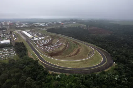 Descubra a emoção do automobilismo raiz com a história dos automóveis na Turismo Nacional, de volta a Cascavel neste fim de semana - Foto: Divulgação