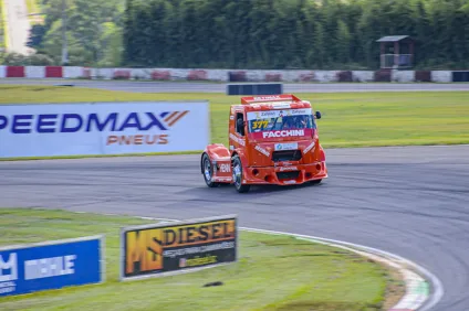 Duda Conci é o primeiro colocado na classificação da categoria F-Truck - Foto: Tiago Soares/Divulgação