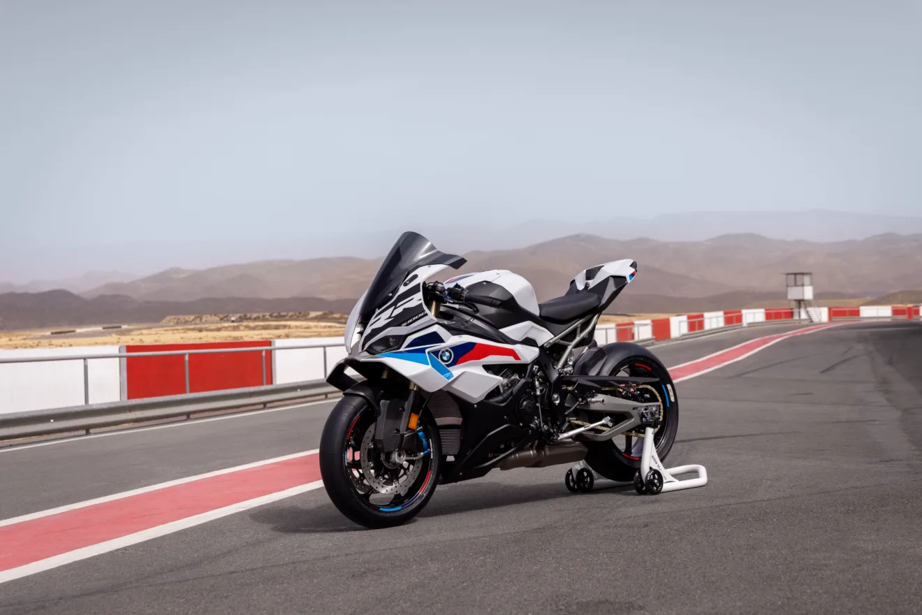 Nova BMW S 1000 RR conta com novas asas que proporcionam até 37% de downforce a mais em relação ao modelo anterior - Foto: Divulgação Nova BMW S 1000 RR conta com novas asas que proporcionam até 37% de downforce a mais em relação ao modelo anterior - Foto: Divulgação