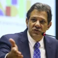 Descubra como o governo do Brasil planeja cumprir a meta fiscal de déficit zero com medidas pontuais prometidas pelo ministro da Fazenda - Foto: Agência Brasil