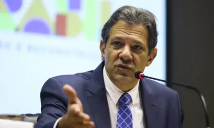 Descubra como o governo do Brasil planeja cumprir a meta fiscal de déficit zero com medidas pontuais prometidas pelo ministro da Fazenda - Foto: Agência Brasil