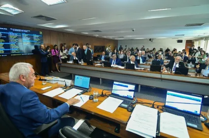 A PEC é a nova proposta que acaba com a reeleição e estabelece mandatos de cinco anos para presidentes e governadores - Foto: Geraldo Magela/Agência Senado