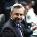 Saiba como a política proposta por Fabio Oliveira beneficia estudantes-atletas no Paraná com novas regras para abono de faltas - Foto: Valdir Amaral/Alep