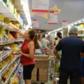 A inflação em abril foi de 0,43%, pressionada pelos preços de alimentos e produtos farmacêuticos. Entenda os detalhes - Foto: Tânia Rêgo/Agência Brasil
