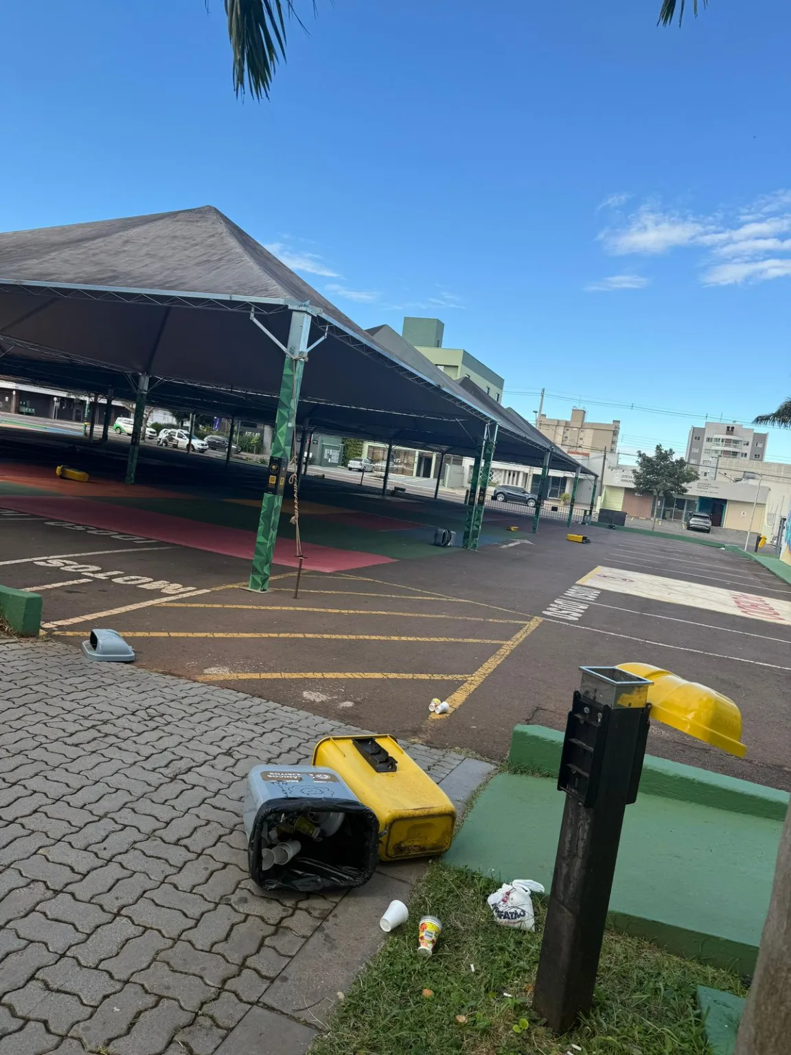 Vandalismo é registrado no estacionamento do Teatro Municipal Vandalismo é registrado no estacionamento do Teatro Municipal