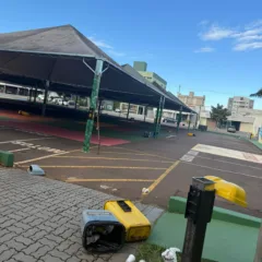 Vandalismo é registrado no estacionamento do Teatro Municipal