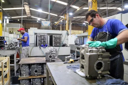 Descubra as 20.530 vagas de emprego disponíveis em Paraná, com destaque para alimentador e operador de caixa Foto: Gilson Abreu