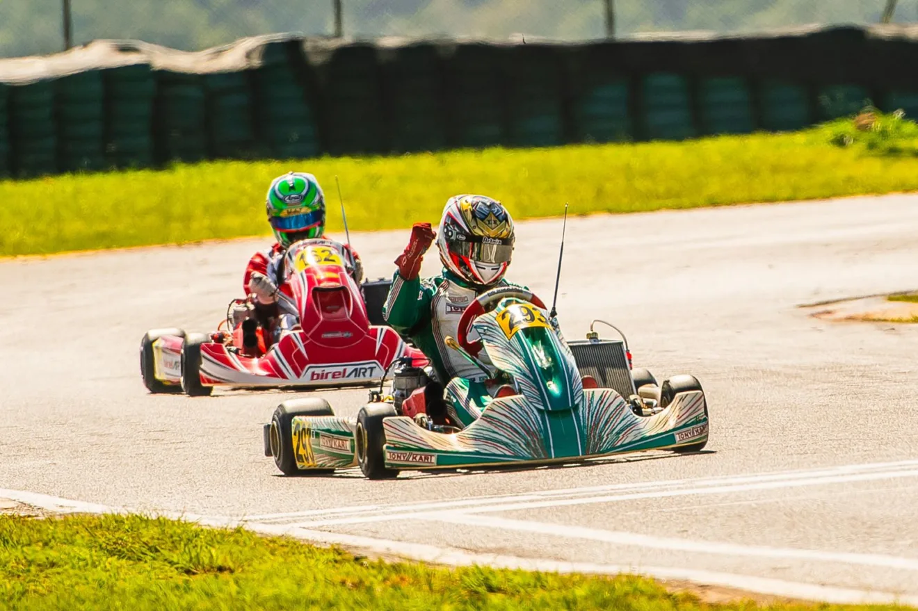 O Campeonato Sul-Americano de Kart 2025 traz grandes emoções. Conheça os automóveis e pilotos que estarão na disputa - Foto: Divulgação O Campeonato Sul-Americano de Kart 2025 traz grandes emoções. Conheça os automóveis e pilotos que estarão na disputa - Foto: Divulgação