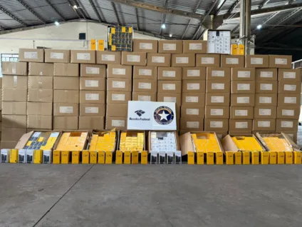 Receita Federal apreende cerca de 3,2 mil smartphones em Cascavel