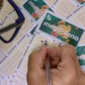 Esteja por dentro do sorteio da Mega-Sena às 20h e tenha a chance de ganhar R$ 3,5 milhões. Apostas até as 19h - Foto: Rafa Neddermeyer/Agência Brasil