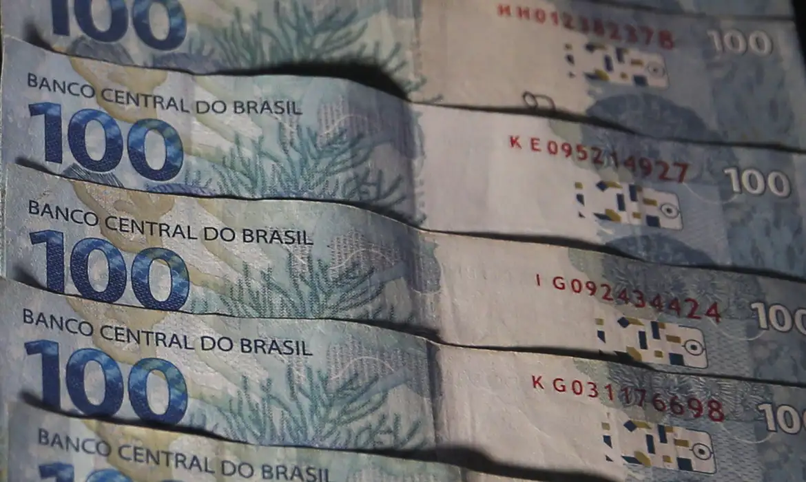 O Brasil apresenta um novo cenário econômico: PIB em alta e dólar projetado em R$ 5,82. Confira os detalhes - Foto: José Cruz/Agência Brasil O Brasil apresenta um novo cenário econômico: PIB em alta e dólar projetado em R$ 5,82. Confira os detalhes - Foto: José Cruz/Agência Brasil