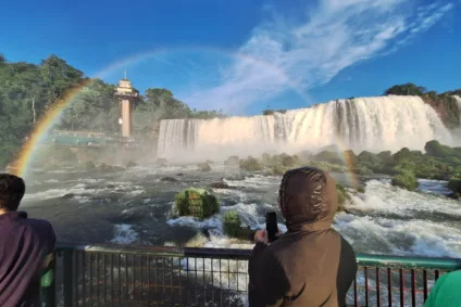 Descubra Foz do Iguaçu, um destino em alta para turistas internacionais em julho, com um aumento de 248% nas buscas por hospedagem - Foto: Viaje Paraná