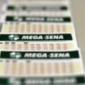 Ninguém acertou as seis dezenas e o valor acumulado atingiu R$ 11 milhões. Veja como participar do próximo concurso da Mega-Sena. - Foto: Marcello Casal Jr./Agência Brasil
