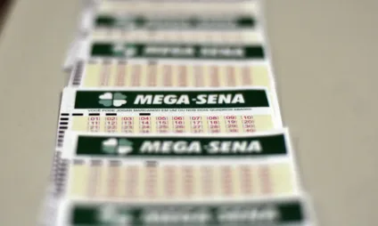 Ninguém acertou as seis dezenas e o valor acumulado atingiu R$ 11 milhões. Veja como participar do próximo concurso da Mega-Sena. - Foto: Marcello Casal Jr./Agência Brasil Ninguém acertou as seis dezenas e o valor acumulado atingiu R$ 11 milhões. Veja como participar do próximo concurso da Mega-Sena. - Foto: Marcello Casal Jr./Agência Brasil