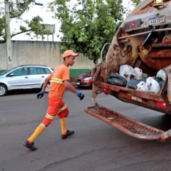 Prefeitura de Cascavel abre licitação para contratar nova empresa e manter a coleta do lixo