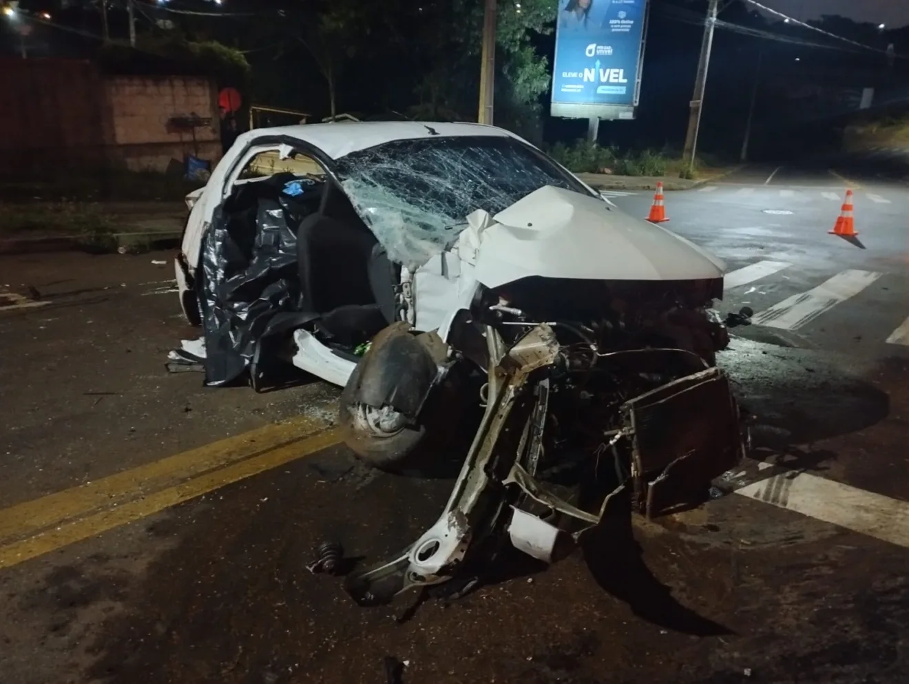 Grave capotamento mata uma pessoa e deixa mais três em estado grave e uma ferida Grave capotamento mata uma pessoa e deixa mais três em estado grave e uma ferida