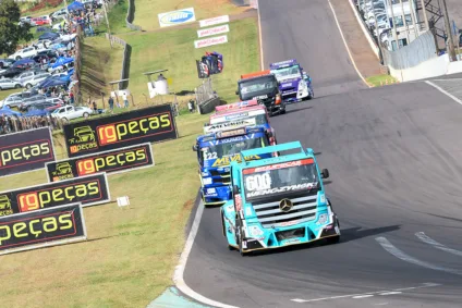 O paranaense de Araucária Ricardo Ançay ganhou a categoria GT Truck no Troféu SpeedMax - Foto: Tiago Guedes/Divulgação