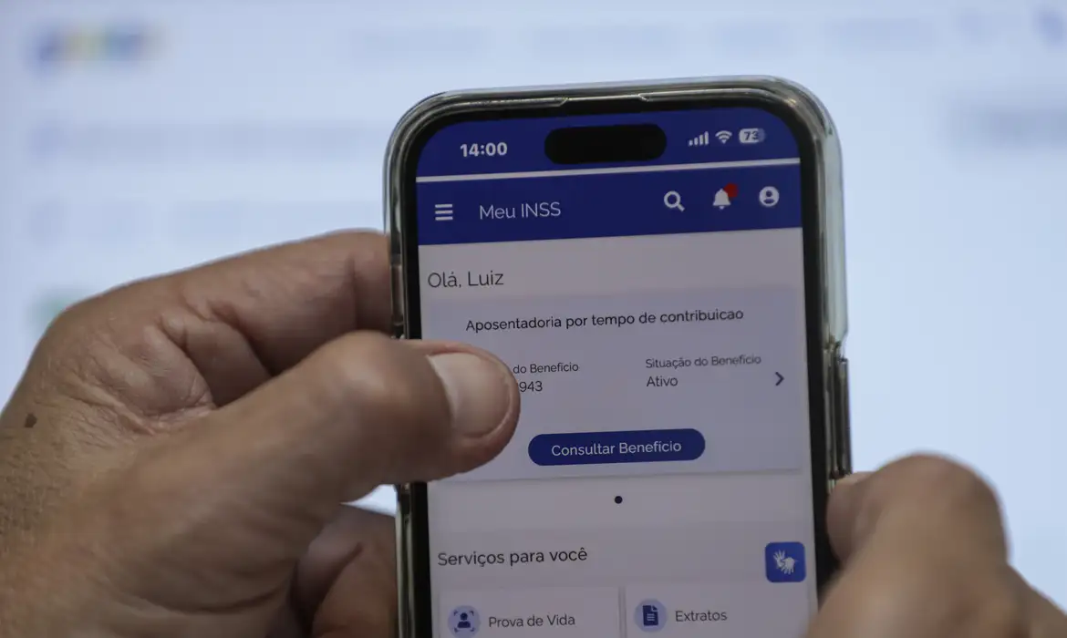 Descubra como a Operação Sem Desconto investiga fraudes envolvendo o INSS e o impacto nas aposentadorias e pensões - Foto: Joédson Alves/Agência Brasil Descubra como a Operação Sem Desconto investiga fraudes envolvendo o INSS e o impacto nas aposentadorias e pensões - Foto: Joédson Alves/Agência Brasil