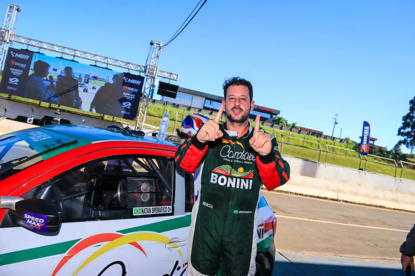 O toledano Natan Sperafico foi destaque do fim de semana do MBR em Cascavel conquistando duas vitória, um segundo e um quinto lugar - Foto: Vanderley Soares O toledano Natan Sperafico foi destaque do fim de semana do MBR em Cascavel conquistando duas vitória, um segundo e um quinto lugar - Foto: Vanderley Soares